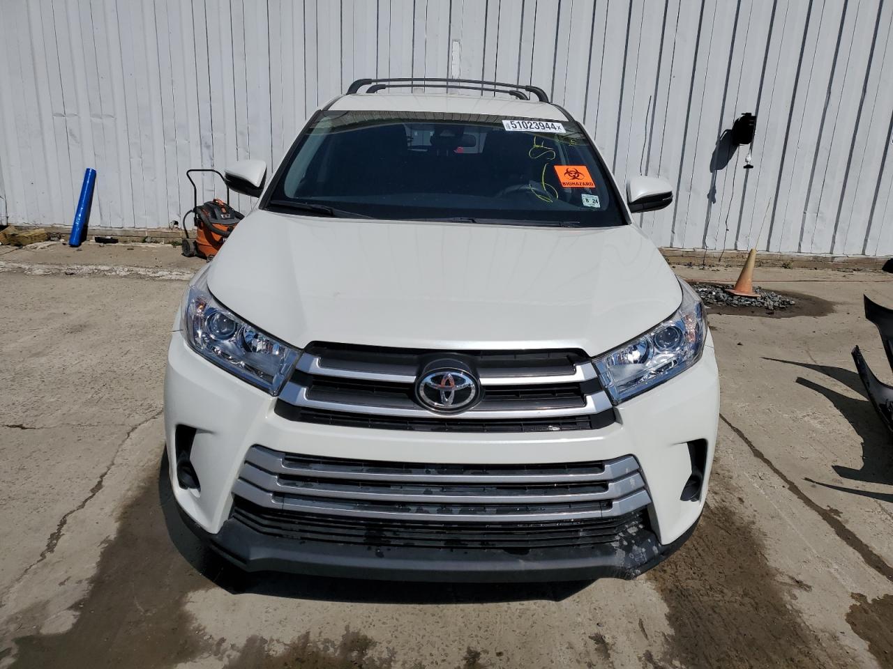 2019 Toyota Highlander Le vin: 5TDBZRFH5KS921095