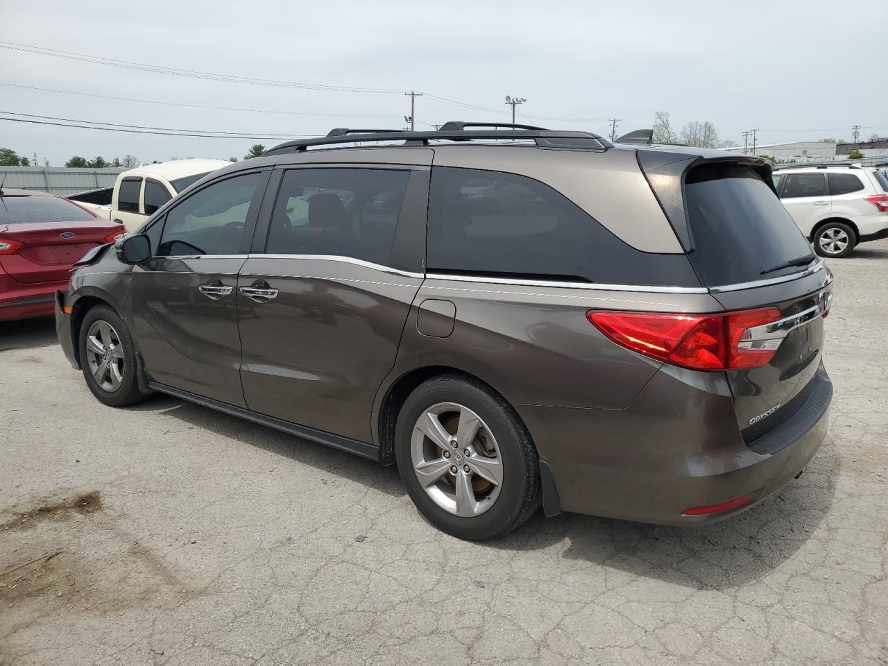 5FNRL6H7XJB105831 2018 Honda Odyssey Exl