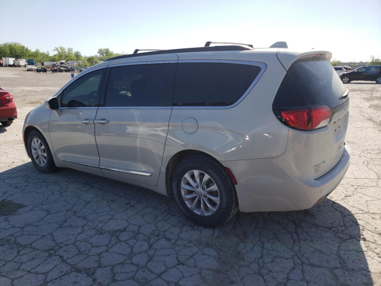 2C4RC1BG8HR795654 2017 Chrysler Pacifica Touring L