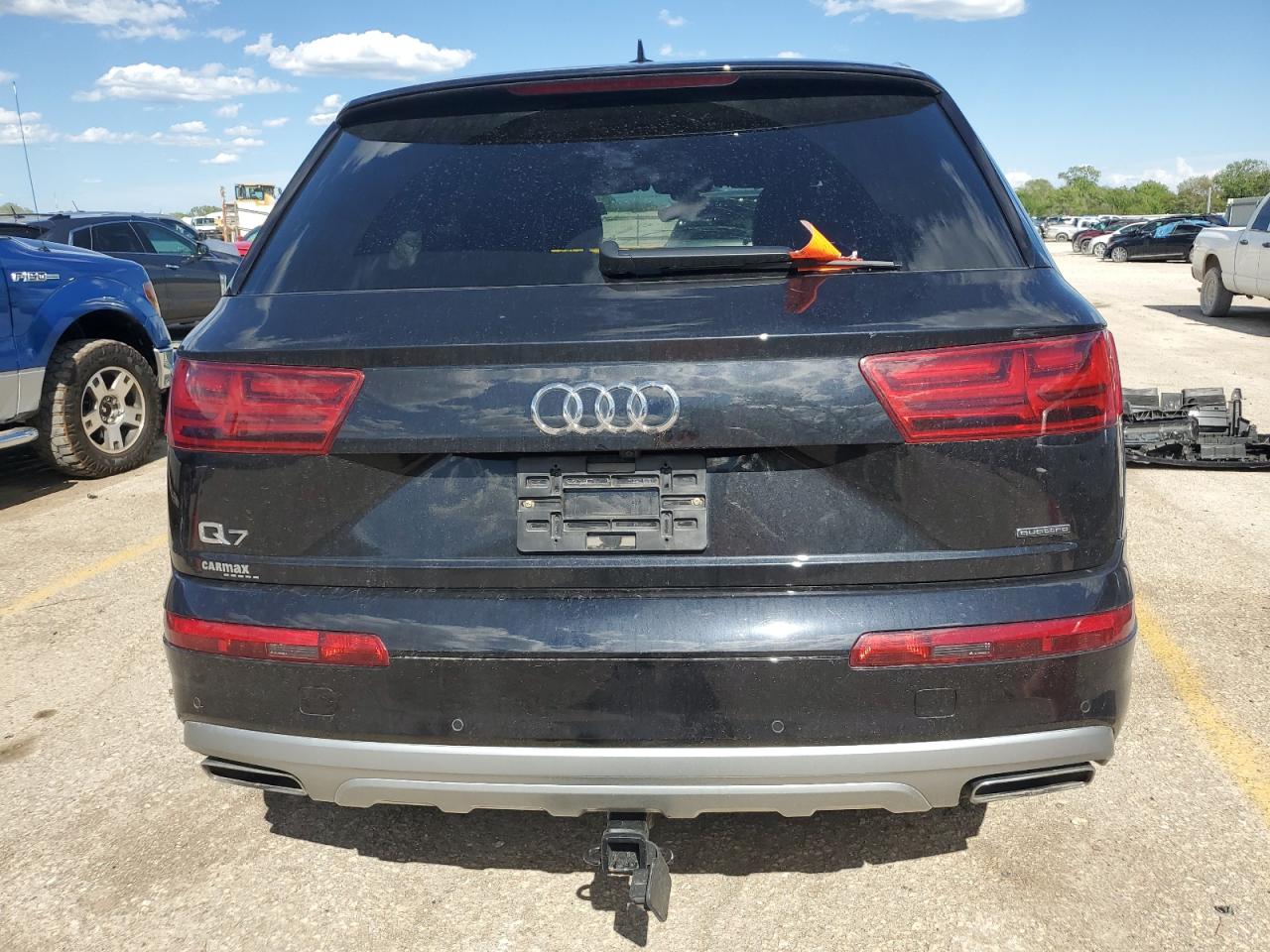 WA1LHAF71JD000609 2018 Audi Q7 Premium Plus