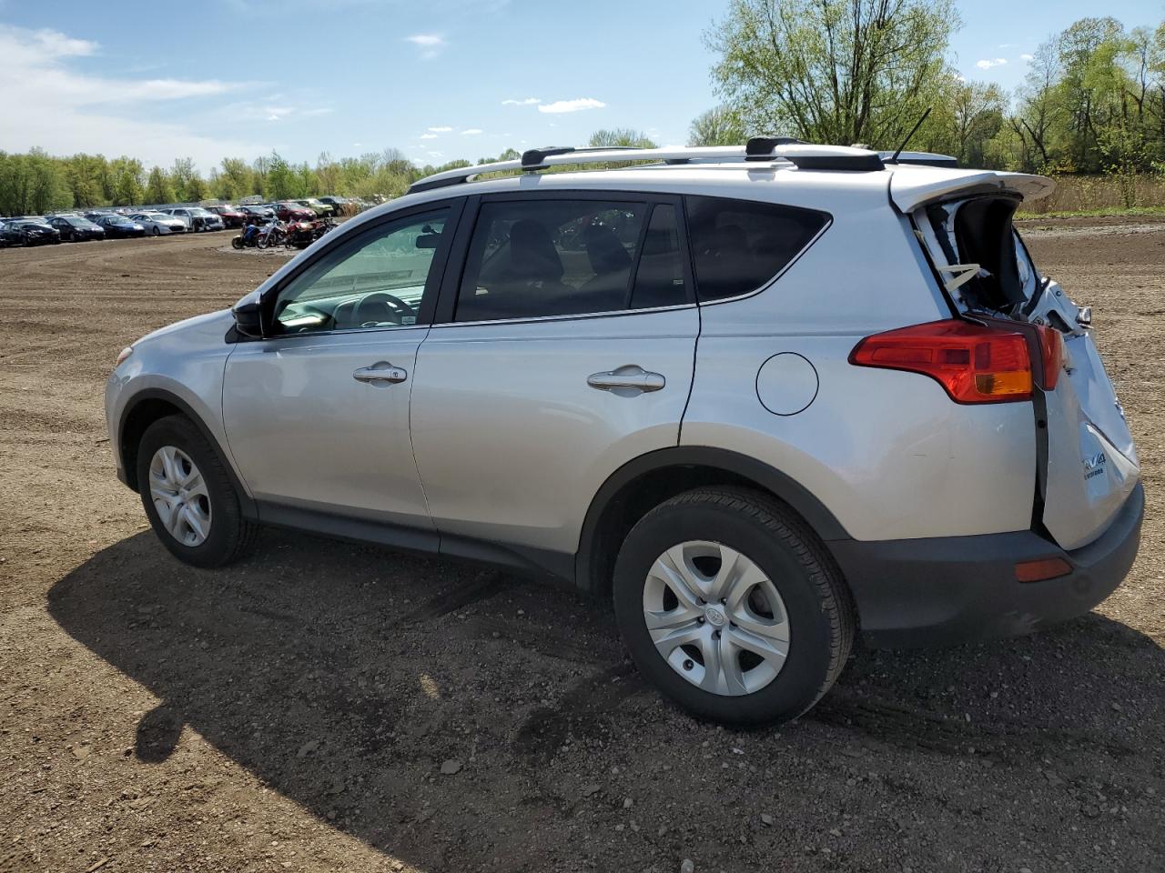 2T3BFREV0FW359613 2015 Toyota Rav4 Le