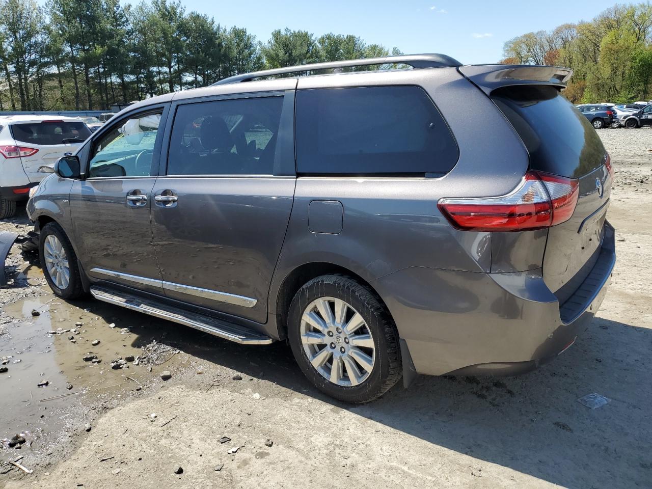 5TDDZ3DC0HS162037 2017 Toyota Sienna Xle