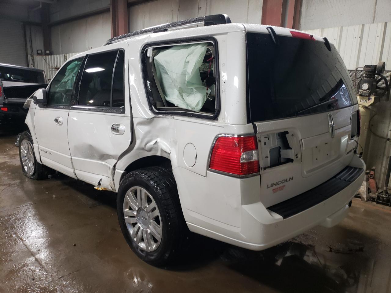 5LMJJ2J53BEJ06643 2011 Lincoln Navigator