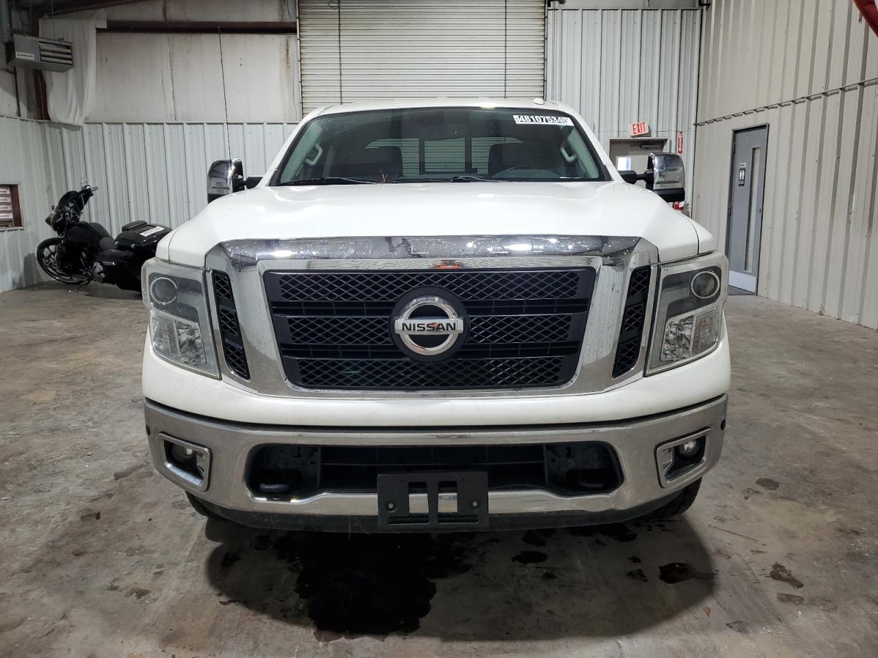 1N6AA1E53HN524072 2017 Nissan Titan Sv