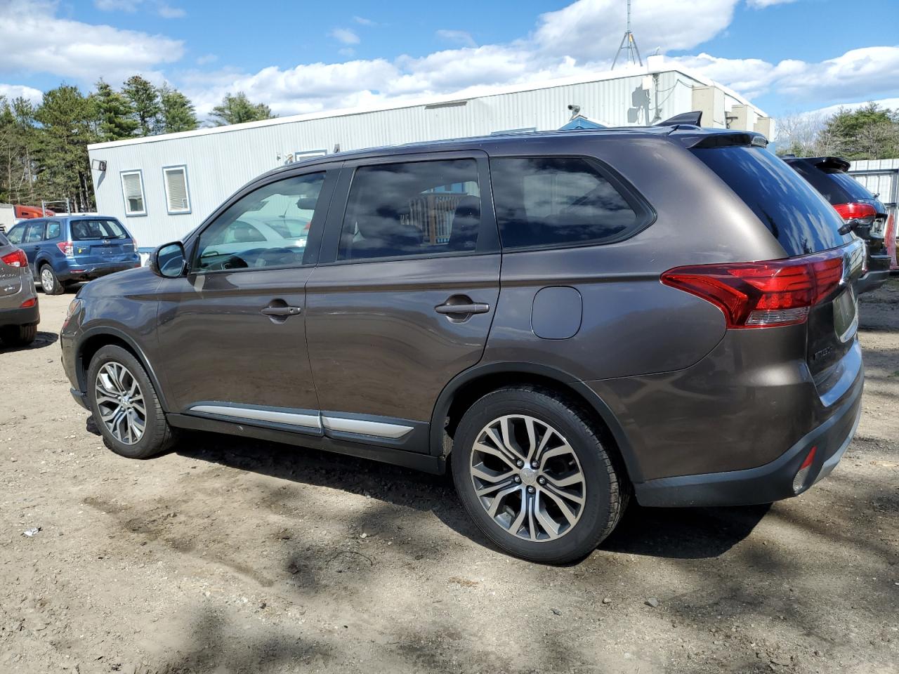 Lot #2852891254 2017 MITSUBISHI OUTLANDER