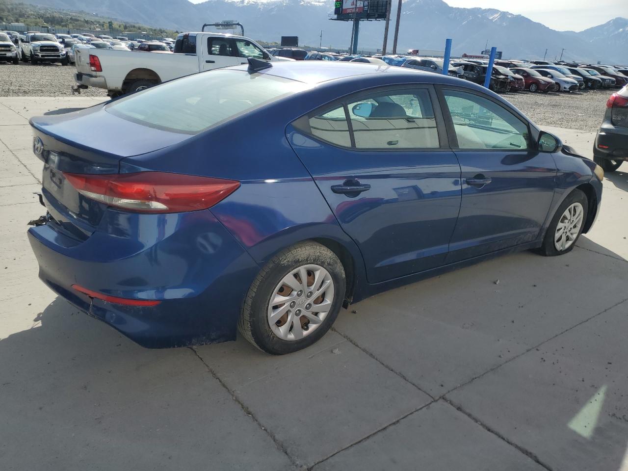 5NPD74LF1HH090388 2017 Hyundai Elantra Se