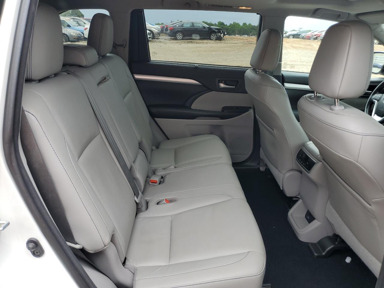 5TDJZRFH8HS515008 2017 Toyota Highlander Se