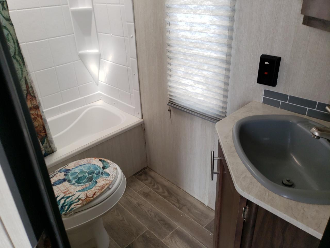 4X4TCKB2XK9130746 2019 Chke Util Tlr