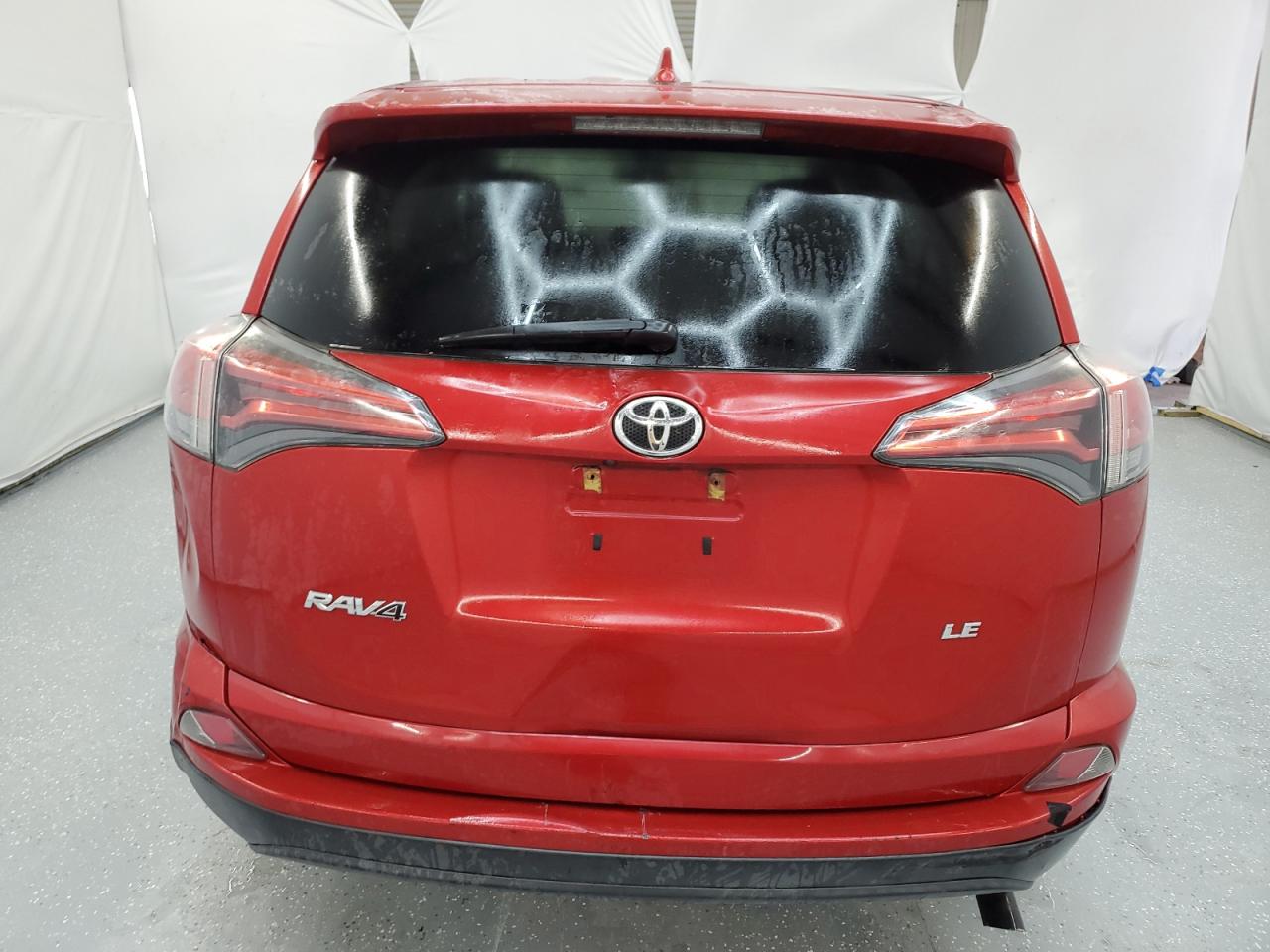 2T3ZFREV0HW398252 2017 Toyota Rav4 Le