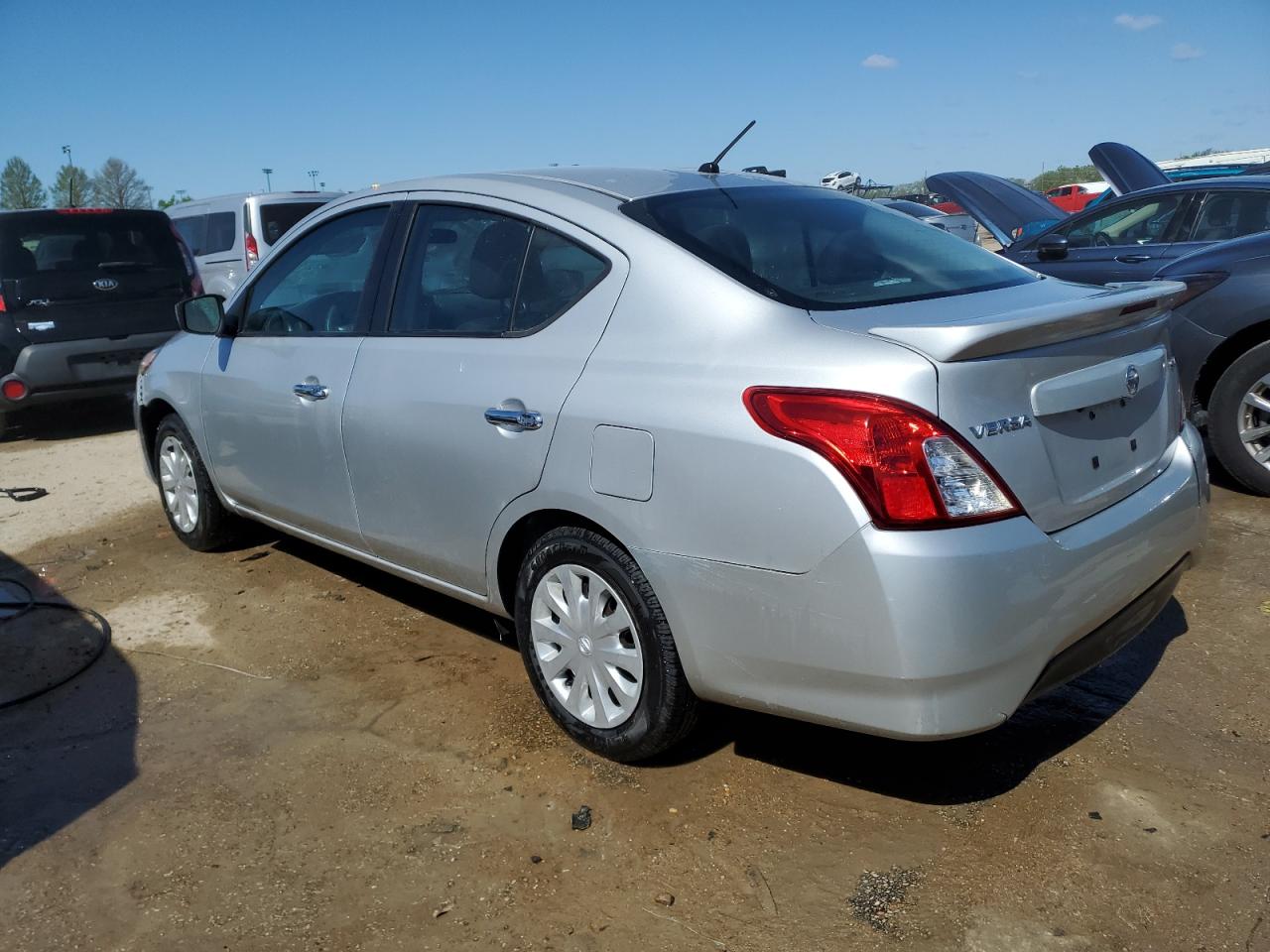 2018 Nissan Versa S vin: 3N1CN7AP9JL879072