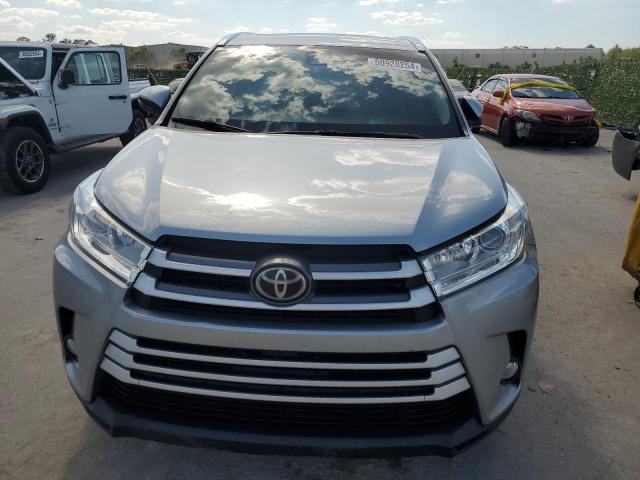 VIN 5TDKZRFHXKS328106 2019 Toyota Highlander, SE no.5