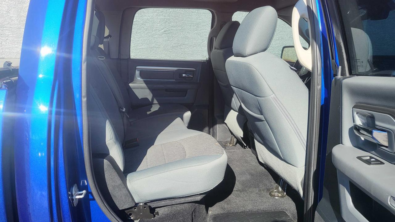 1C6RR6LT9HS556711 2017 Ram 1500 Slt