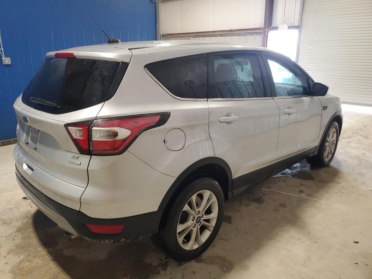 VIN: 1FMCU0GD5HUA31996 2017 FORD ESCAPE
