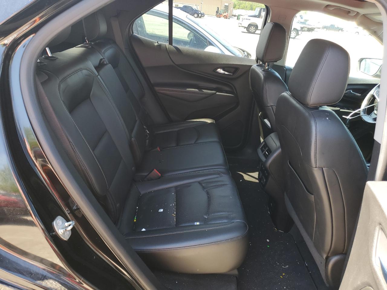 2GNAXVEV0J6294677 2018 Chevrolet Equinox Premier