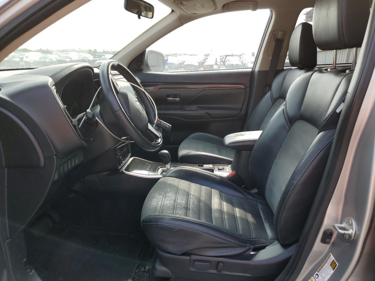 JA4AD3A32KZ034047 2019 Mitsubishi Outlander Se