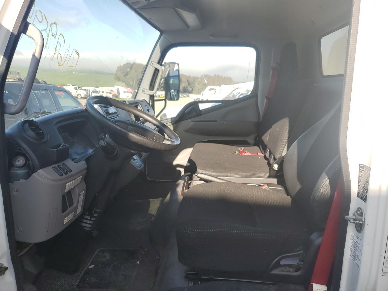 JL6CRH1A2JK002709 2018 Mitsubishi Fuso Truck Of America Inc Fe Fec92S