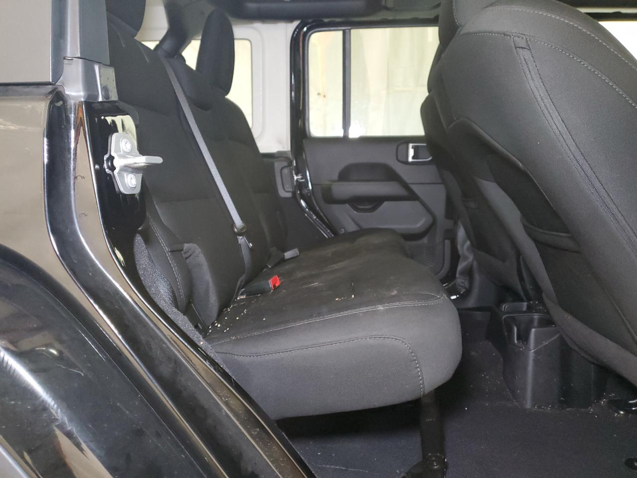 1C4HJXEN7NW251082 2022 Jeep Wrangler Unlimited Sahara