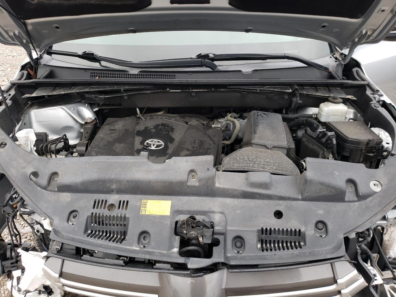 5TDKZRFH9KS558610 2019 Toyota Highlander Se