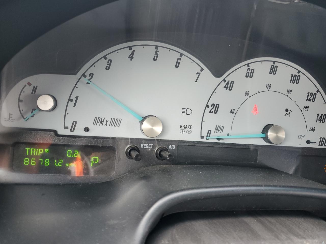 1FAHP60A22Y111041 2002 Ford Thunderbird