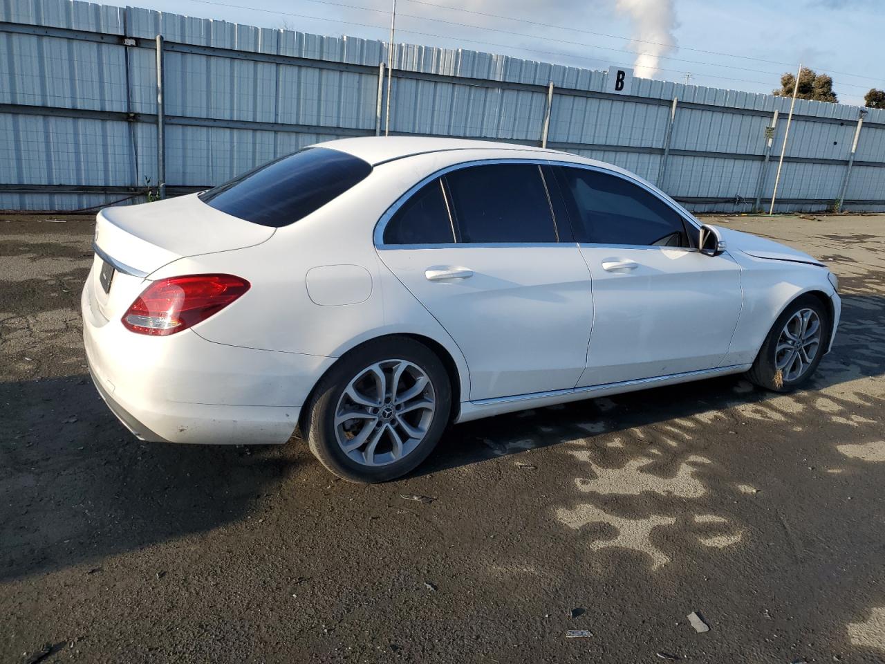 2017 Mercedes-Benz C 300 vin: 55SWF4JB2HU213298