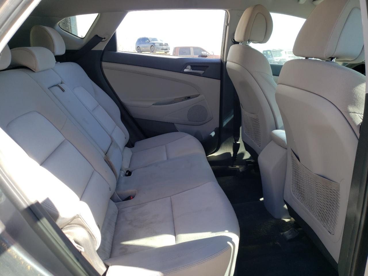 KM8J33A40JU601168 2018 Hyundai Tucson Sel