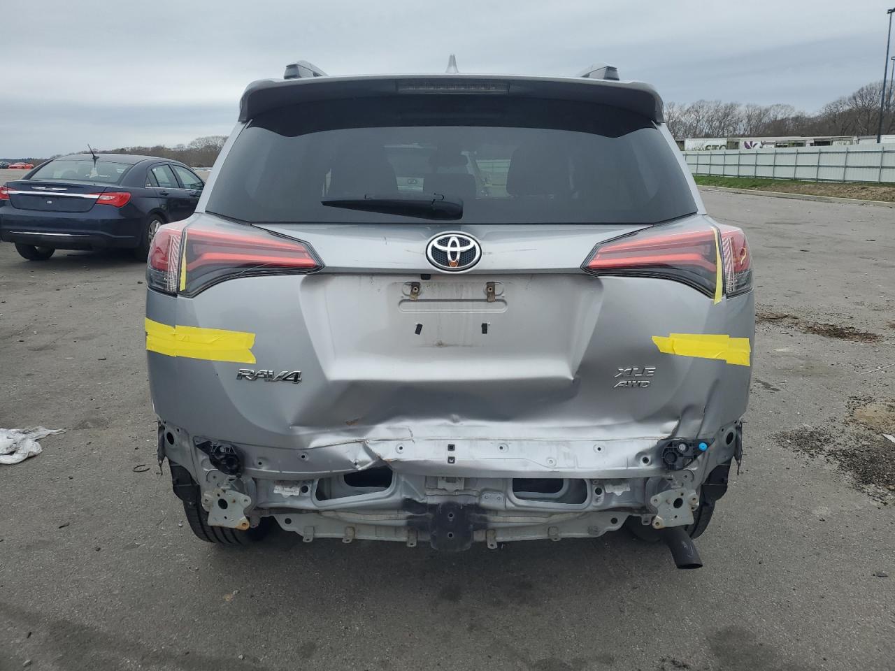 2T3RFREV9HW661483 2017 Toyota Rav4 Xle