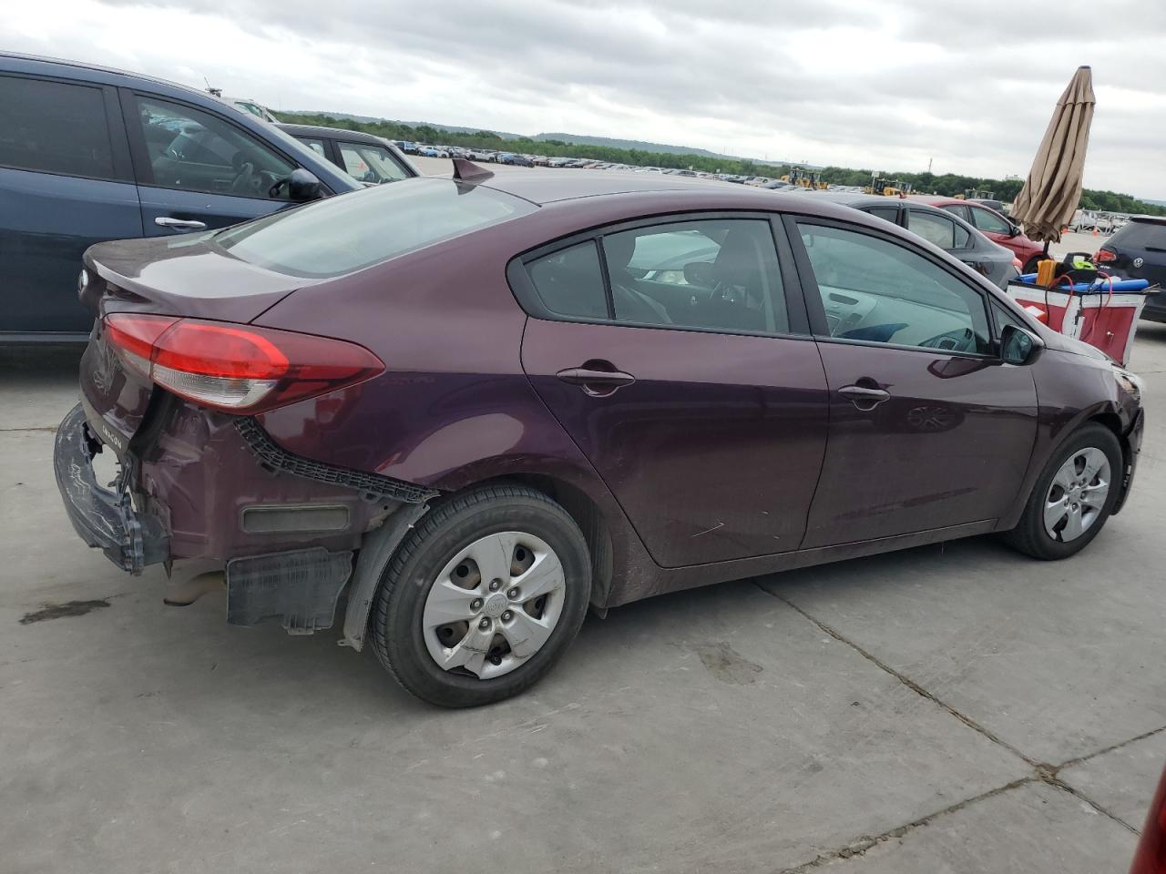 3KPFK4A7XHE046221 2017 Kia Forte Lx