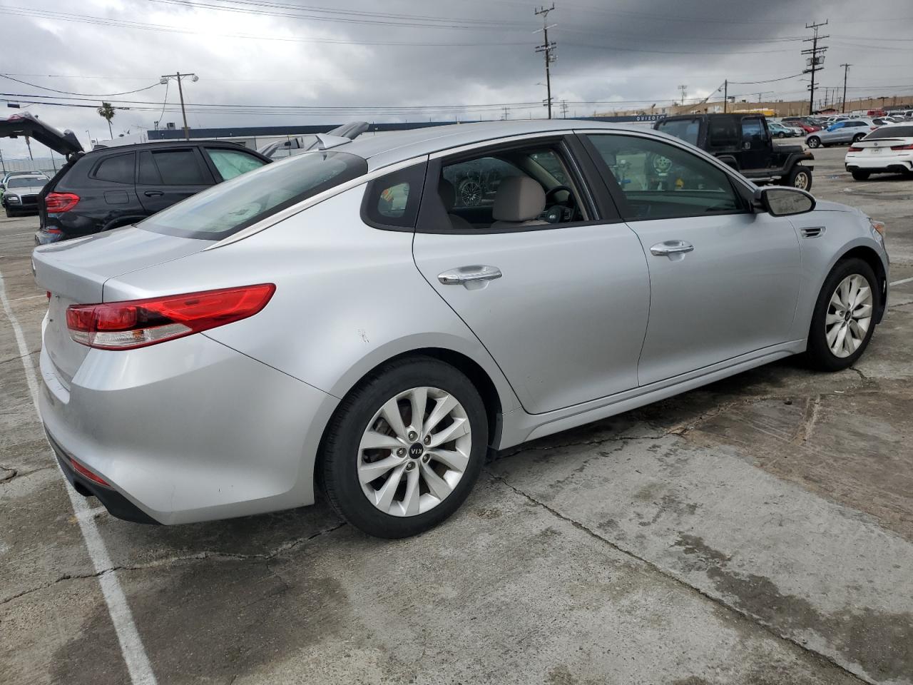 2016 Kia Optima Lx vin: 5XXGT4L31GG003825