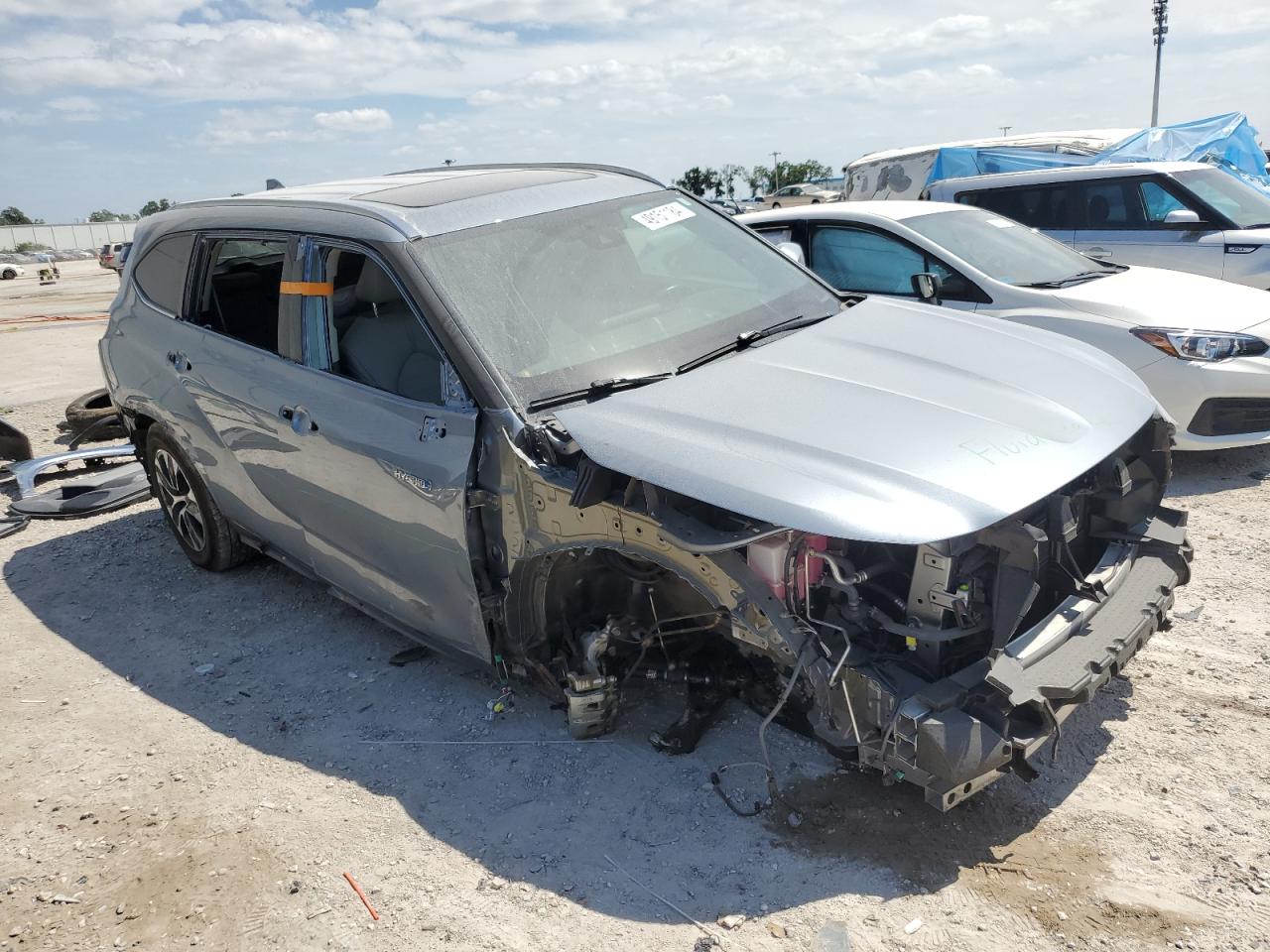 5TDHARAH3LS002397 2020 Toyota Highlander Hybrid Xle