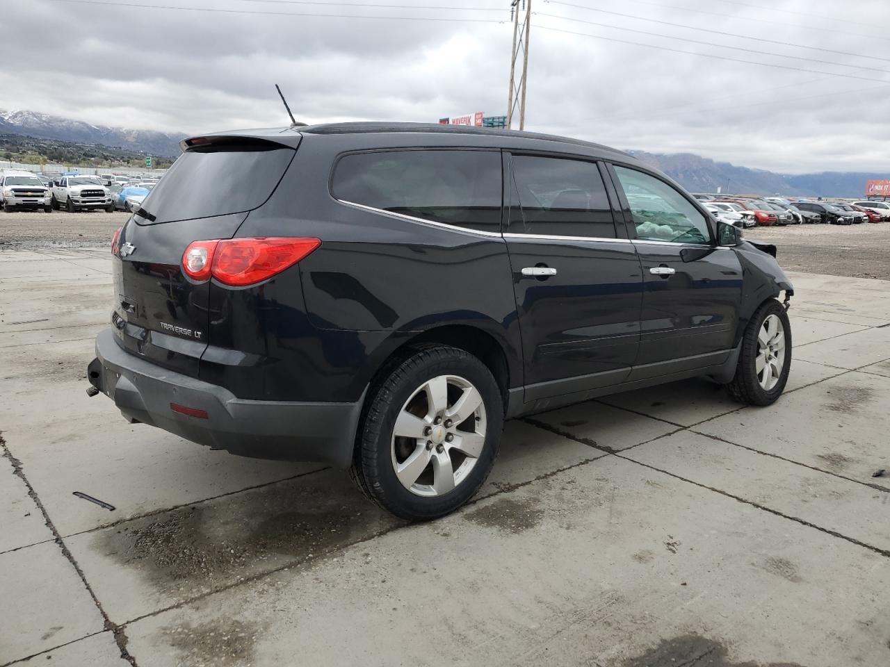 1GNKRGED9BJ247024 2011 Chevrolet Traverse Lt