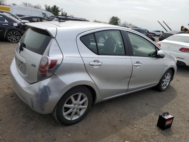 2013 Toyota Prius C VIN: JTDKDTB33D1032124 Lot: 50388744