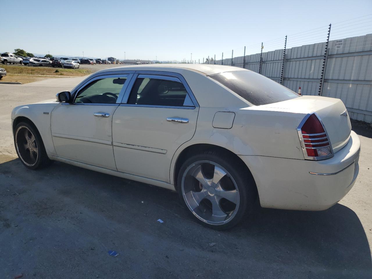 2C3JA53GX5H174446 2005 Chrysler 300 Touring