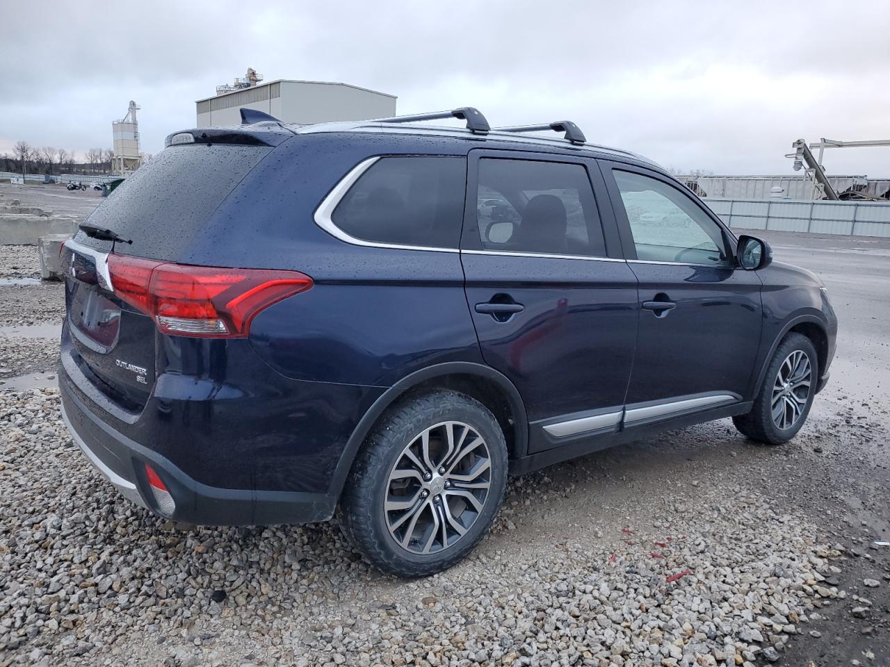 JA4AD3A34JZ016017 2018 Mitsubishi Outlander Se