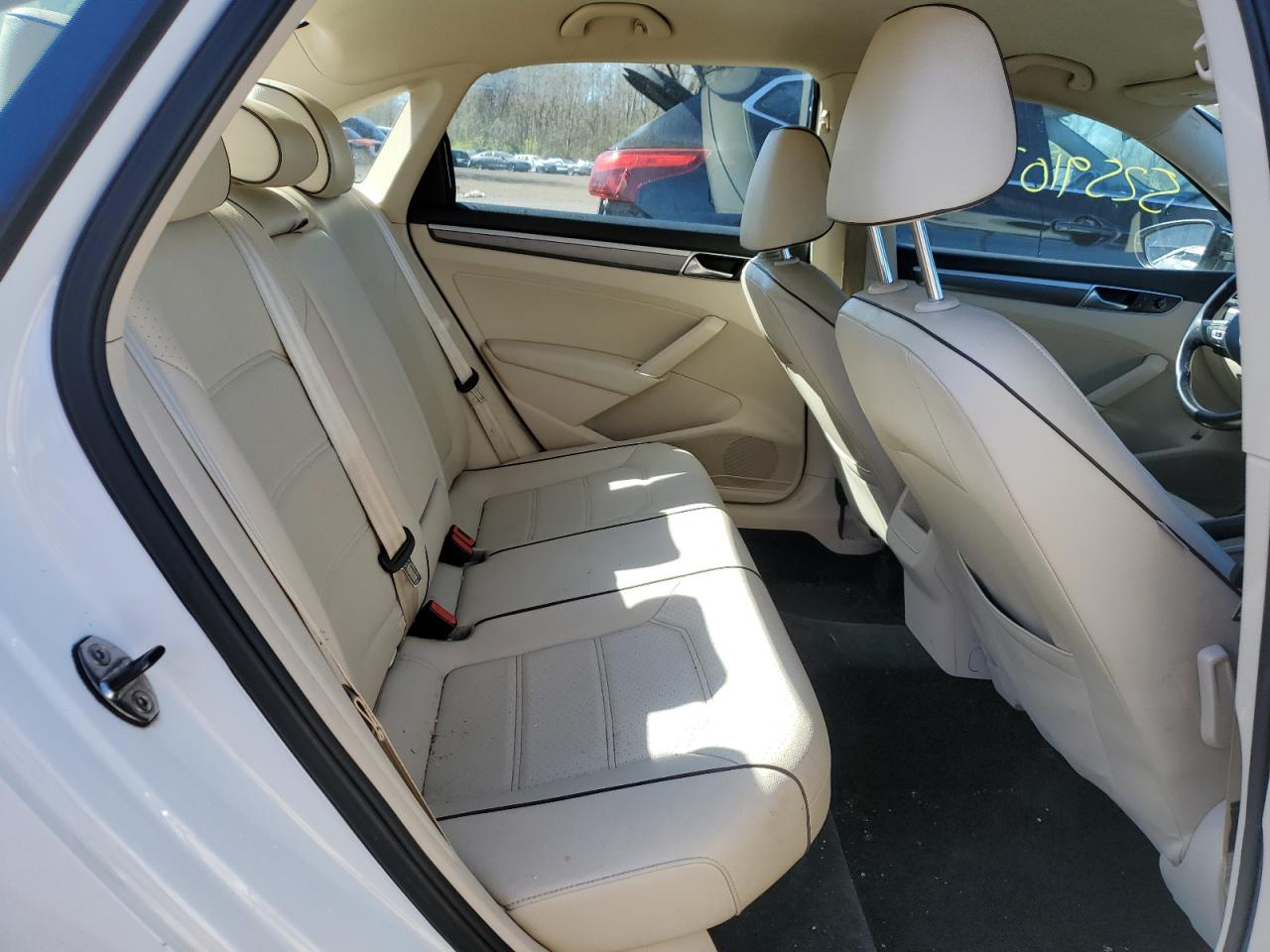 1VWDT7A31HC034109 2017 Volkswagen Passat R-Line