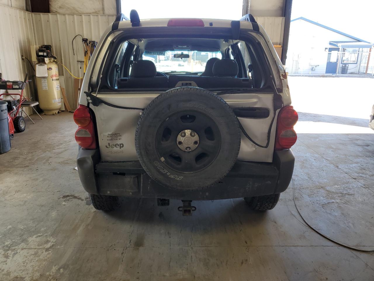 Lot #3211004572 2004 JEEP LIBERTY SP