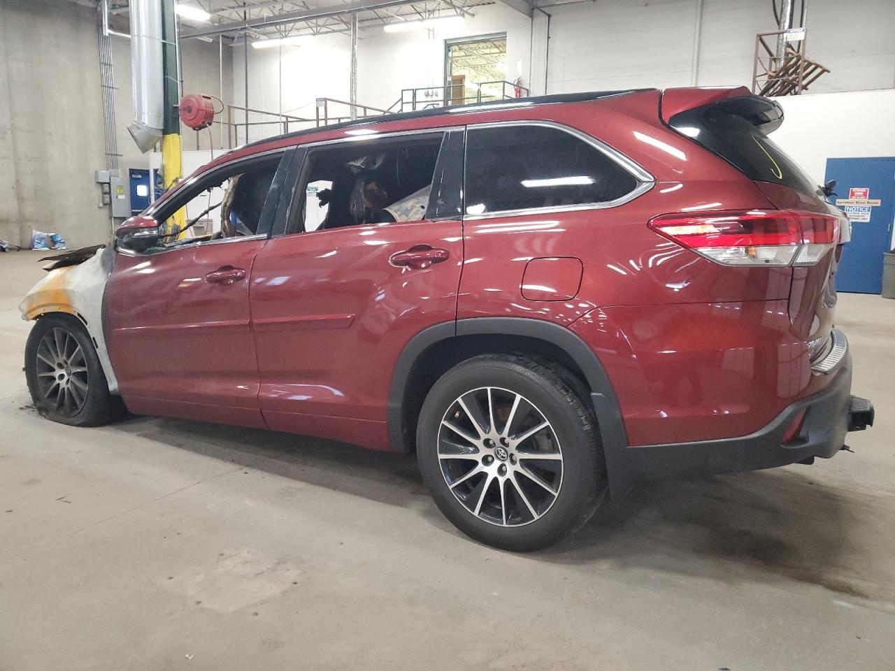 5TDJZRFH2JS841666 2018 Toyota Highlander Se