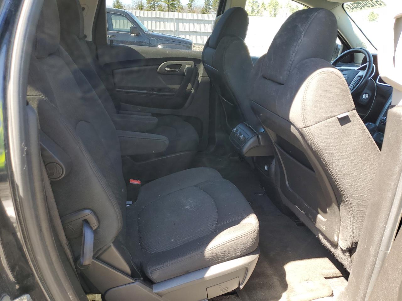 1GNKVGED5BJ394906 2011 Chevrolet Traverse Lt