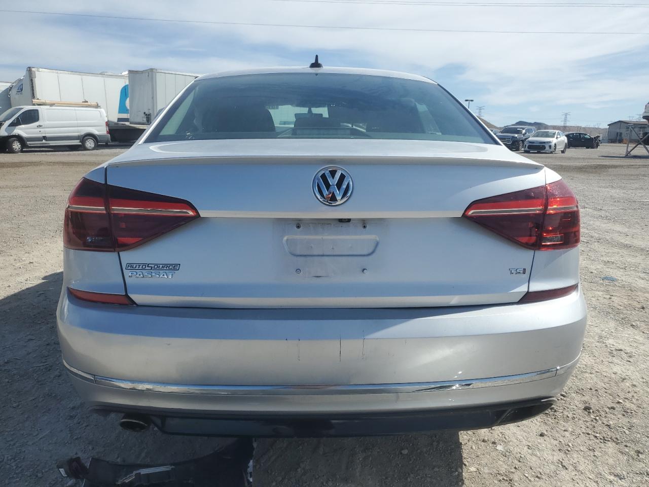 1VWAA7A34JC038234 2018 Volkswagen Passat S