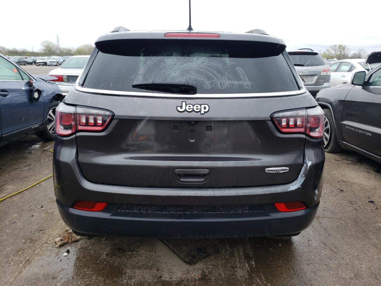 3C4NJCBB9JT501816 2018 Jeep Compass Latitude