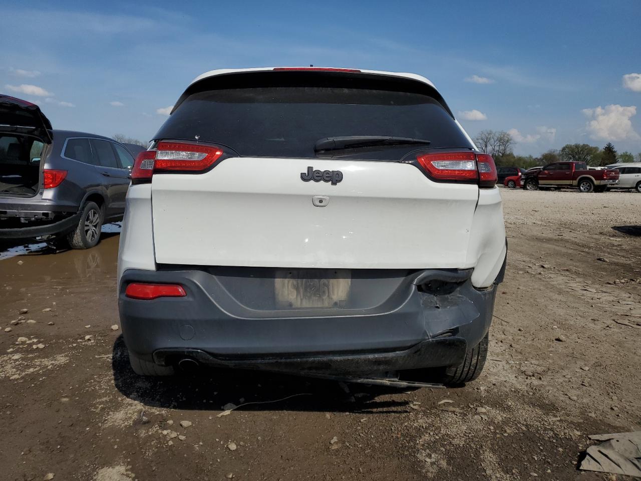 1C4PJLCB9GW165692 2016 Jeep Cherokee Latitude