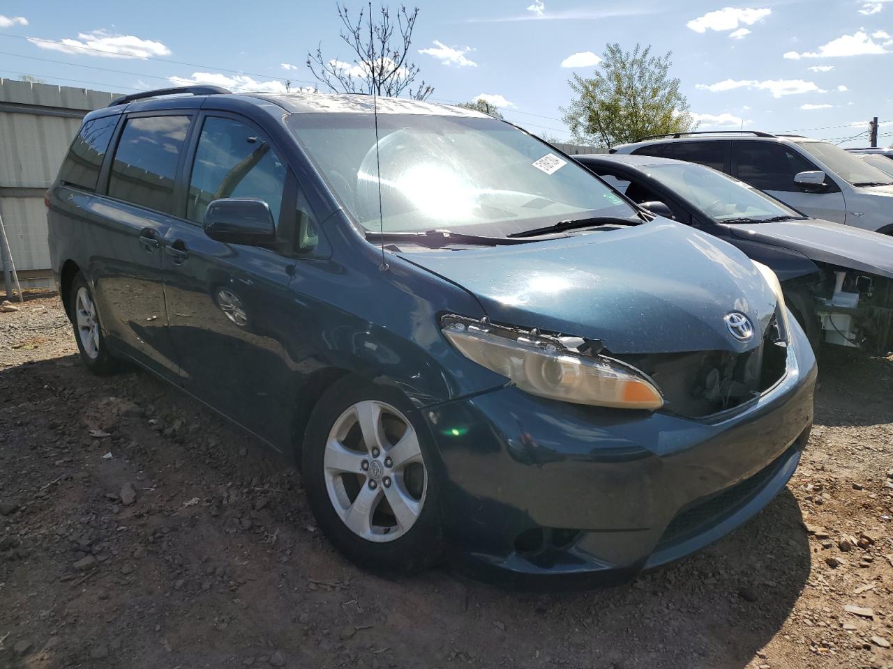 5TDKK3DC8BS046975 2011 Toyota Sienna Le