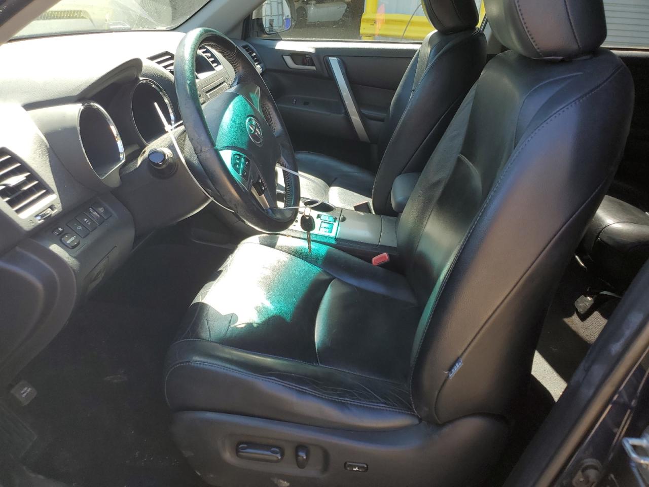 5TDBK3EH5BS058320 2011 Toyota Highlander Base