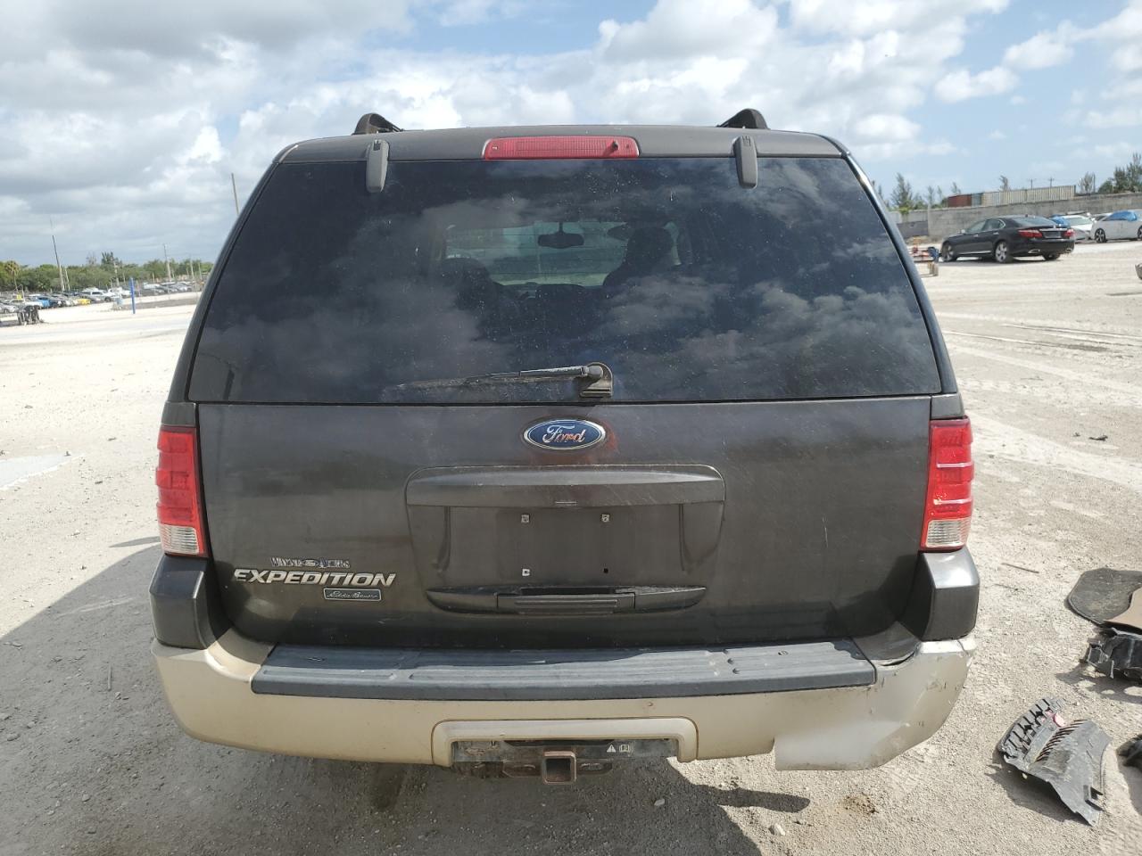 1FMPU17545LA83556 2005 Ford Expedition Eddie Bauer