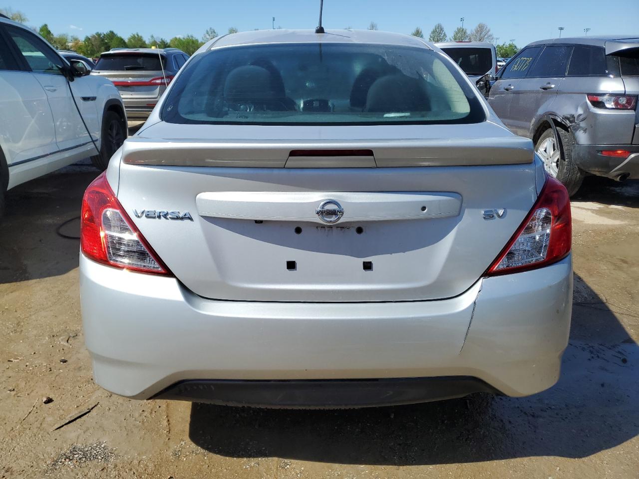 2018 Nissan Versa S vin: 3N1CN7AP9JL879072