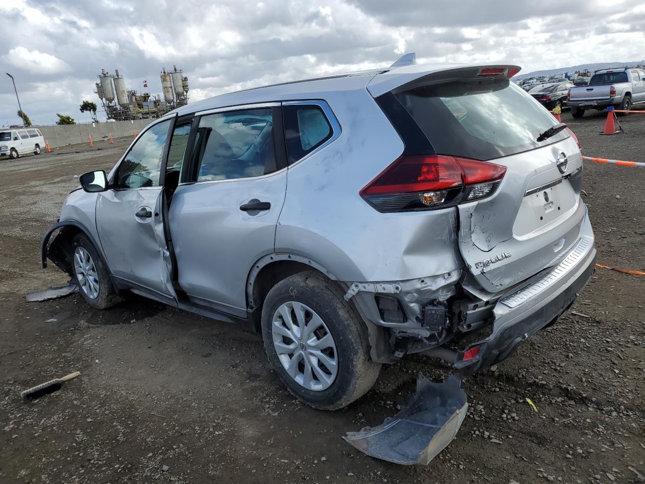 KNMAT2MT0JP588633 2018 Nissan Rogue S