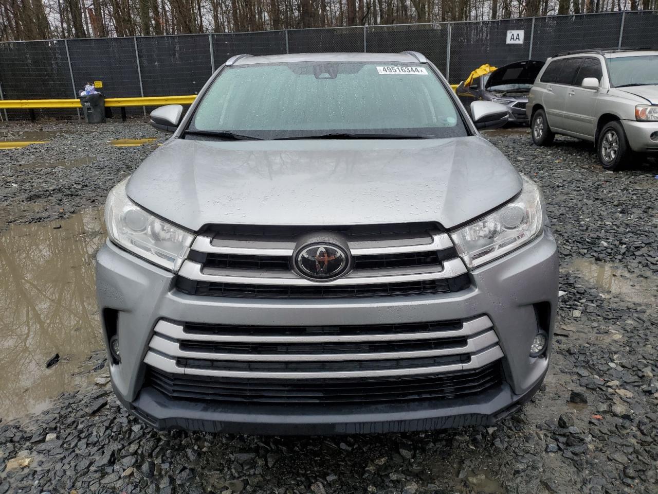 5TDJZRFH3KS589248 2019 Toyota Highlander Se