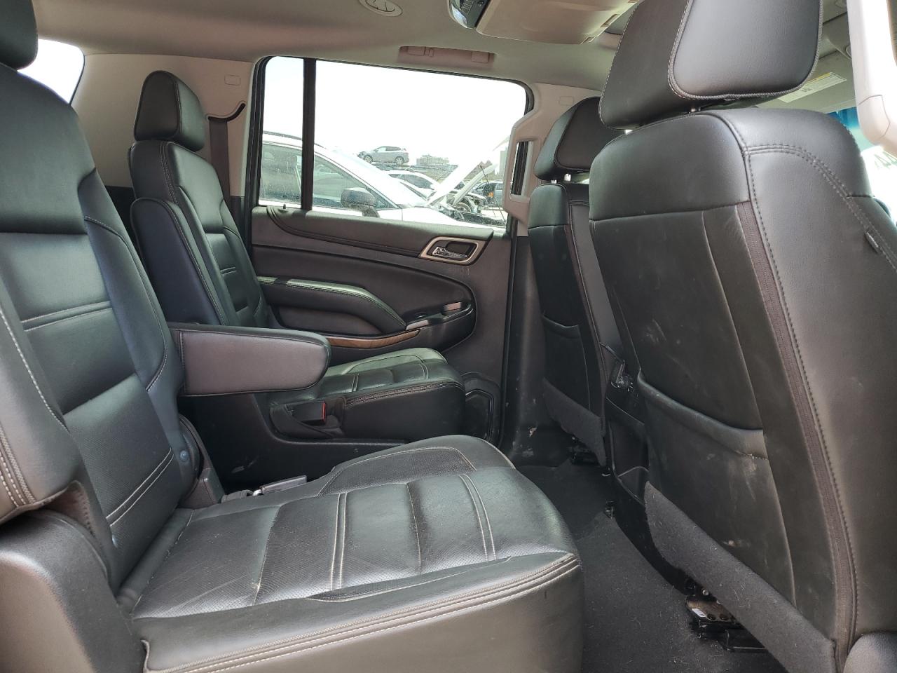 2019 GMC Yukon Xl Denali vin: 1GKS2HKJ0KR404443