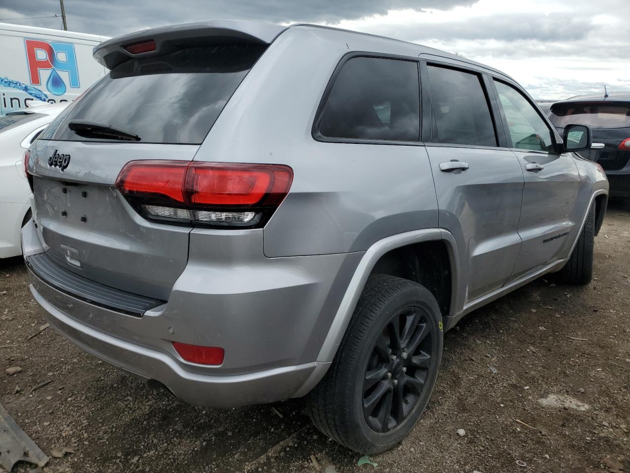 1C4RJFAG2JC357120 2018 Jeep Grand Cherokee Laredo