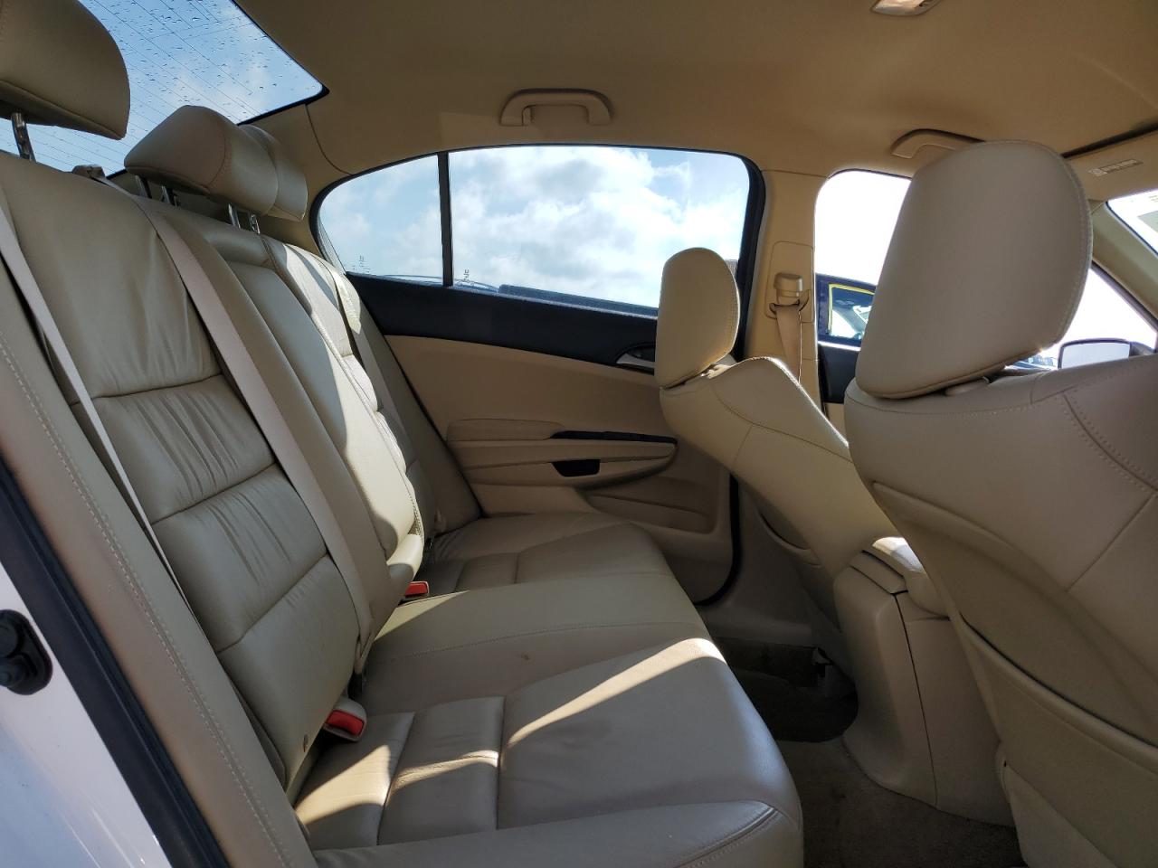 1HGCP2F65BA140589 2011 Honda Accord Se