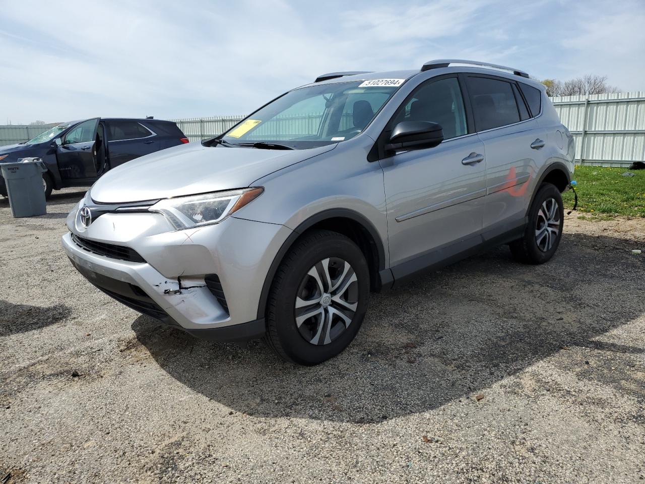 2T3BFREV1GW495119 2016 Toyota Rav4 Le